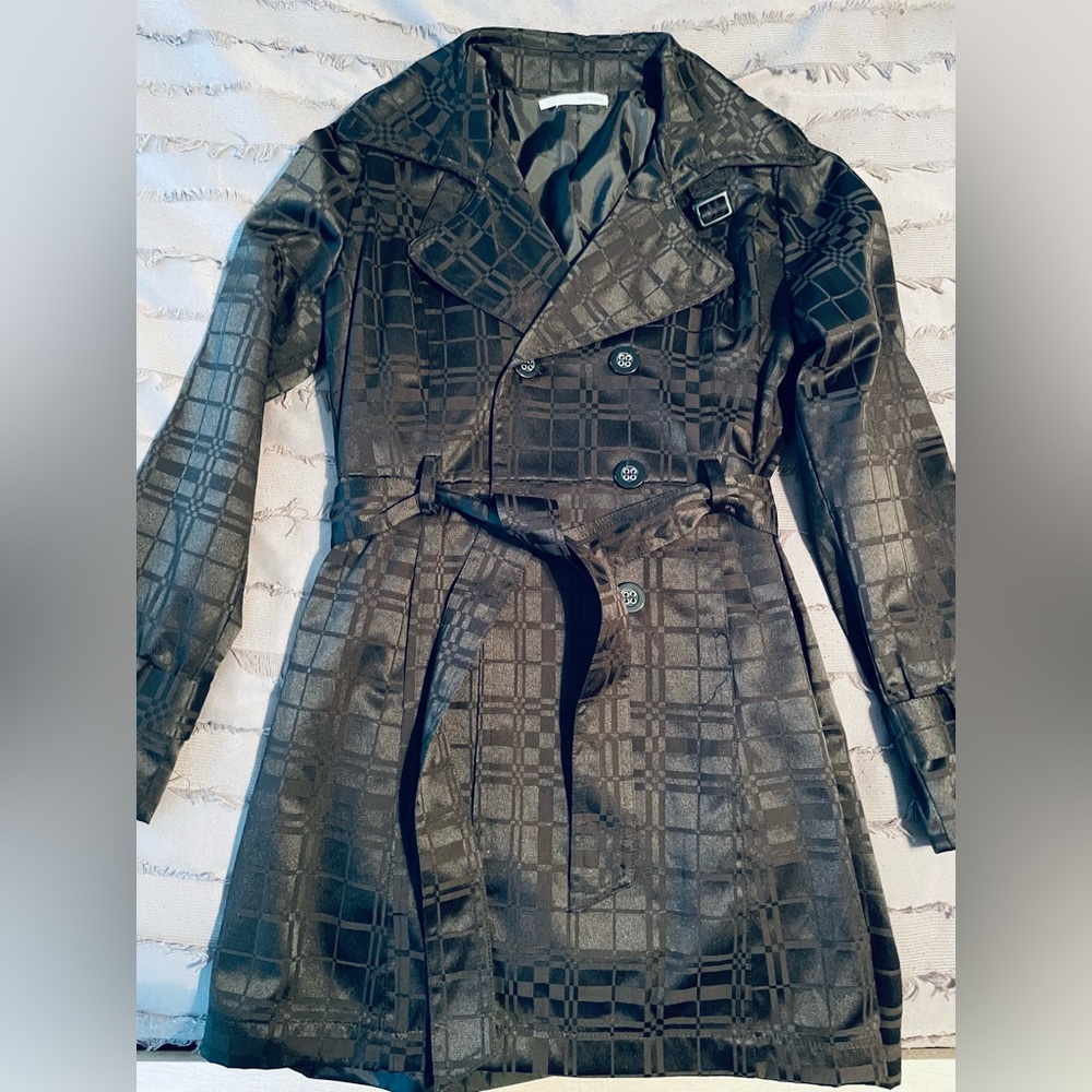 Maurice’s trench coat 🖤